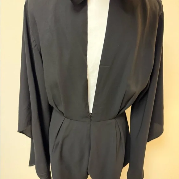 Very J Elegant Black Backless Shorts Romper - Picture 8 of 13